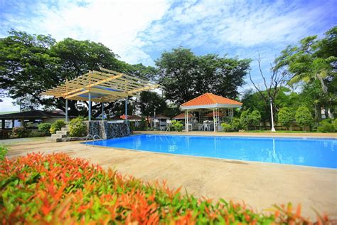 Subic Bay Peninsular Hotel .